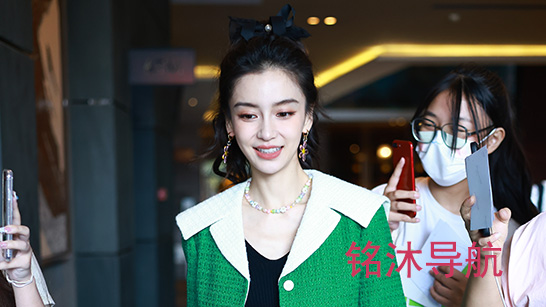 baby上班 最近都是一身绿色