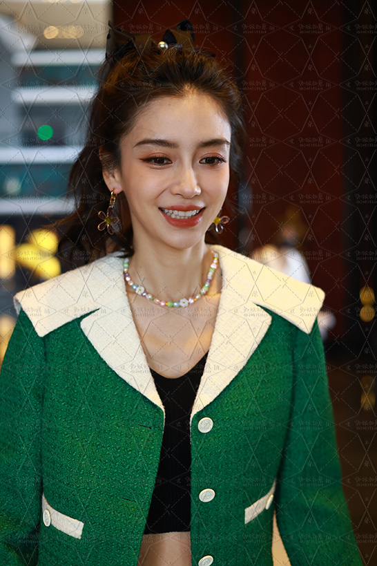 baby上班 最近都是一身绿色