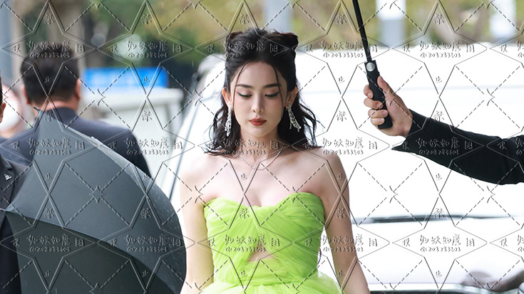 古力娜扎vogue上班，绿色公主裙~