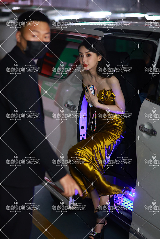 已出独家-杨颖Tiffany酒店下班